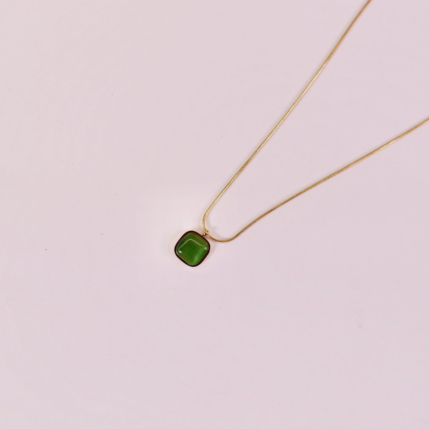 Vivienne Pendant 🟩