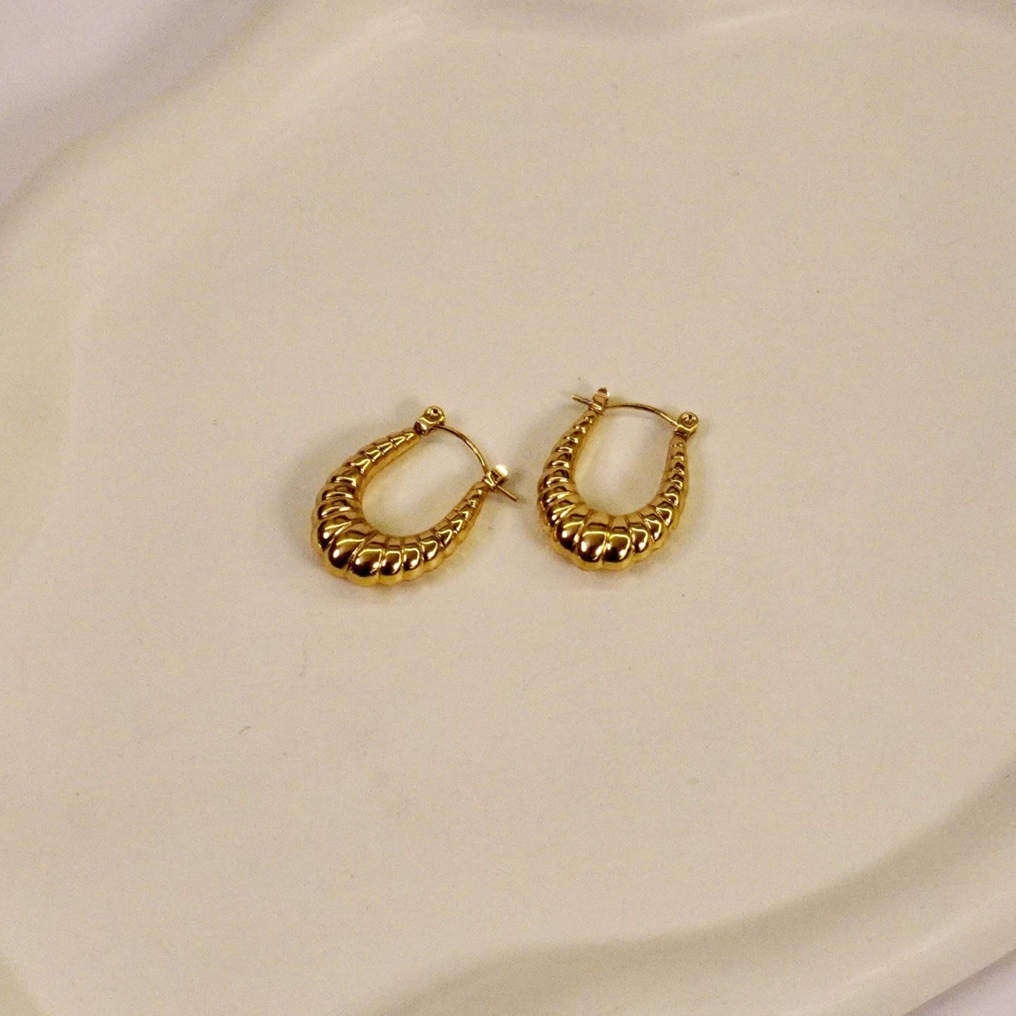 Leena Hoops Ω